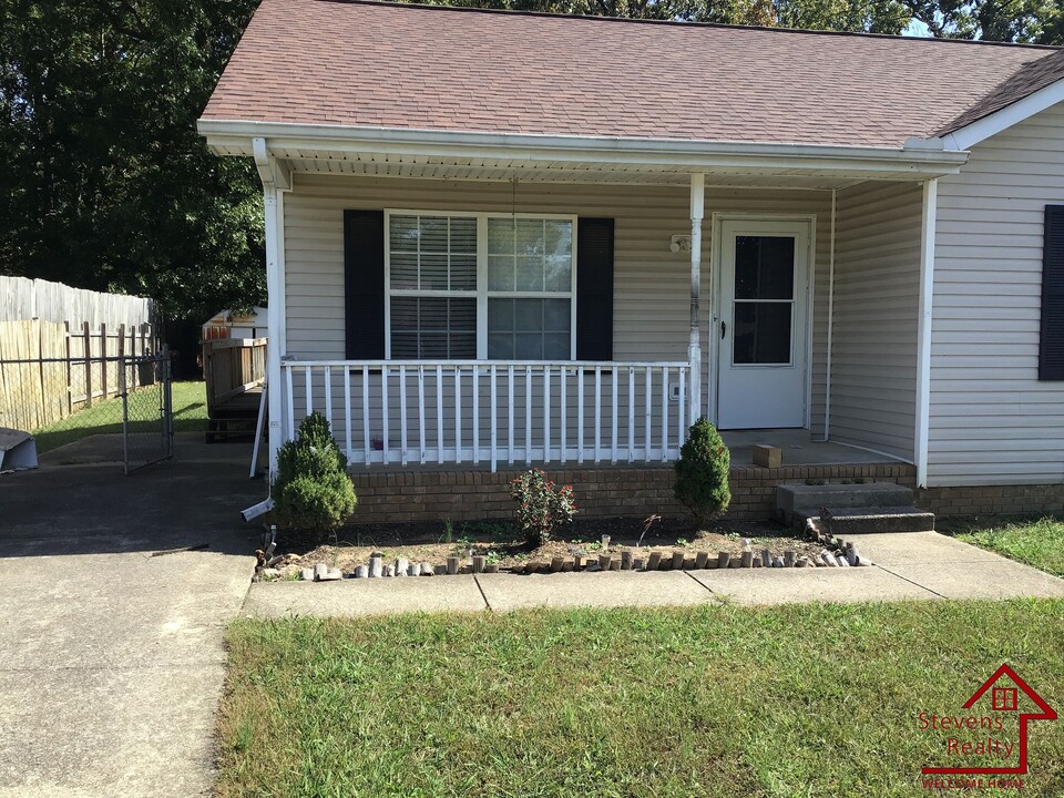 600 Woodhaven Dr in Clarksville, TN - Building Photo