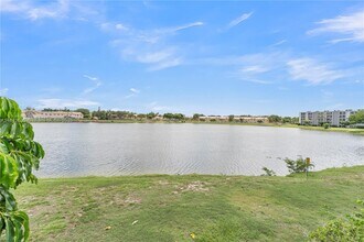 8560 N Sherman Cir in Miramar, FL - Building Photo - Building Photo