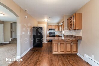 112 W Glenlake Ave in Roselle, IL - Building Photo - Building Photo