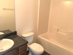 8 Milsbury Ln in Port Wentworth, GA - Building Photo - Building Photo