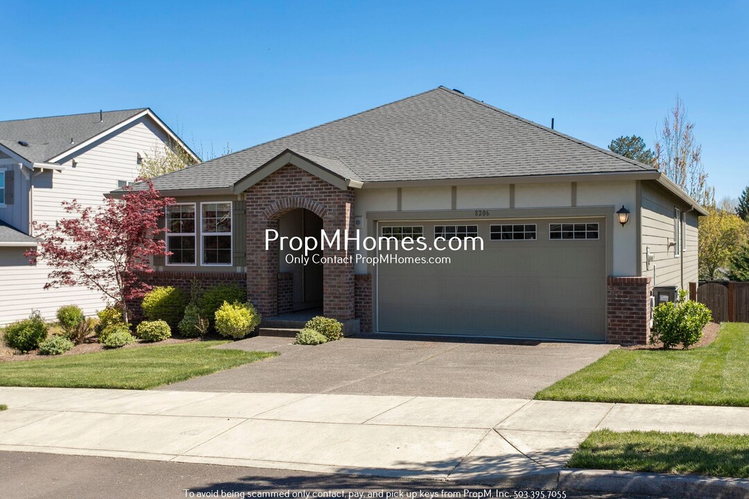 8206 SE 160th Ave in Portland, OR - Building Photo