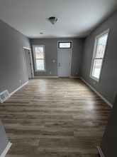 1646 Center St, Unit Lower in Racine, WI - Foto de edificio - Building Photo