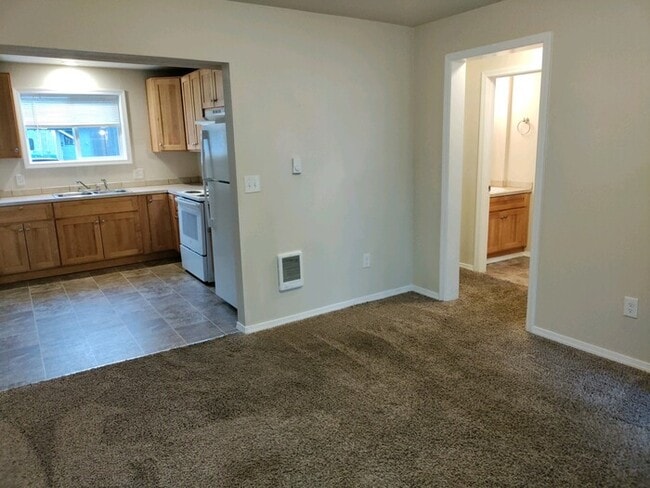 1221 W Franklin St in Shelton, WA - Foto de edificio - Building Photo