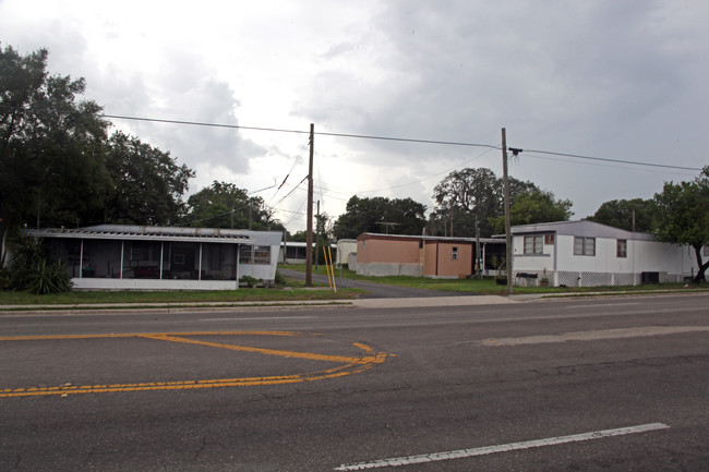 8406 N Tampa St in Tampa, FL - Foto de edificio - Building Photo