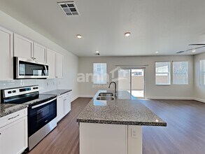 1509 Garden Swing Ave in North Las Vegas, NV - Foto de edificio - Building Photo