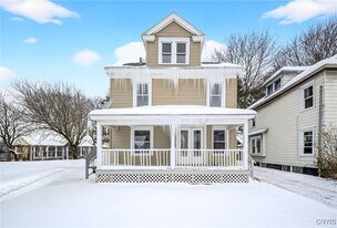 330 W Ostrander Ave in Syracuse, NY - Building Photo