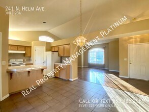 241 N Helm Ave in Clovis, CA - Building Photo - Building Photo