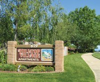 Building Photo - Hilltop Village Apartments in Redding, California
