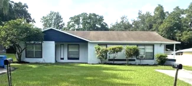 property at 11515 Valencia Dr