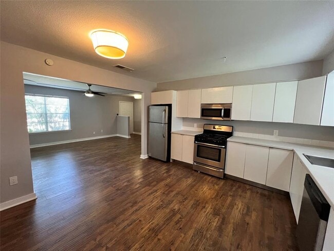 property at 2000 Magnolia Dr