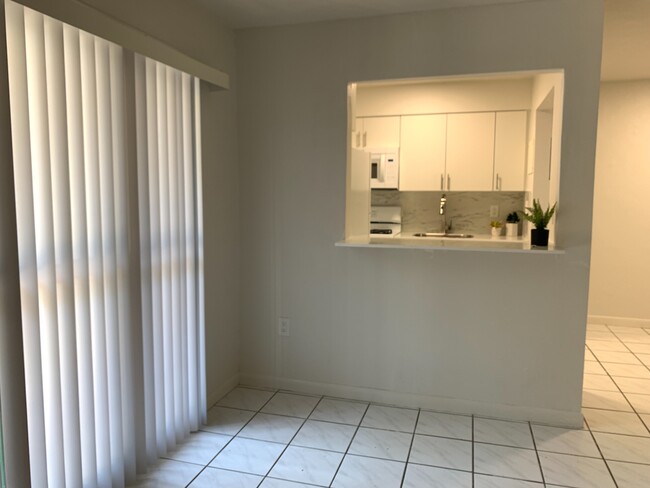 3226 Mary St in Miami, FL - Foto de edificio - Building Photo