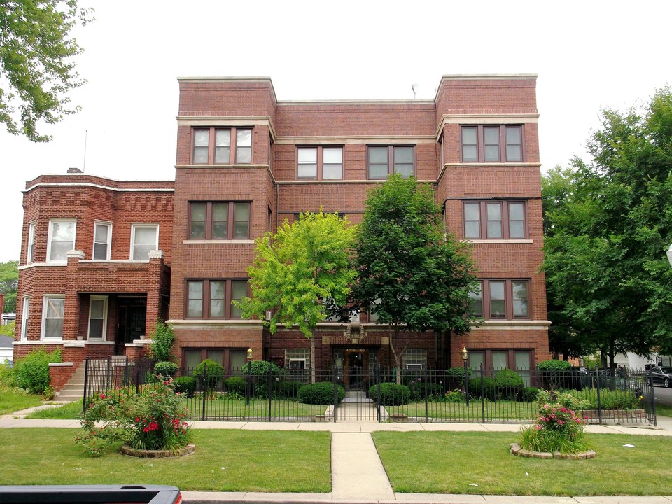 4700-4702 W Adams St in Chicago, IL - Building Photo