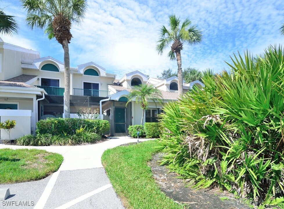 66 Emerald Woods Dr in Naples, FL - Building Photo