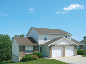 Southern Hills Townhouses & Apartments in Jefferson City, MO - Foto de edificio - Building Photo