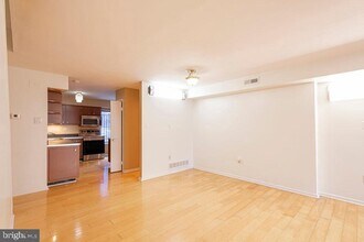 2107 Arch St-Unit -UNIT A in Philadelphia, PA - Building Photo - Building Photo