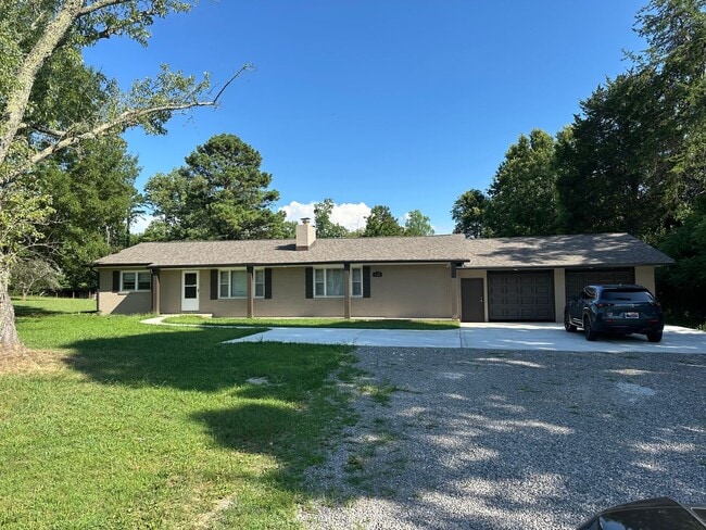 property at 6620 Lakeview Rd