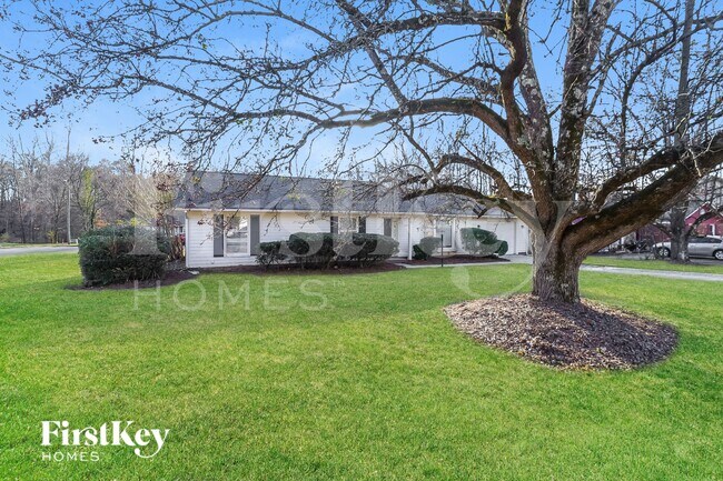 5800 Old Meadow Rd in Charlotte, NC - Foto de edificio - Building Photo