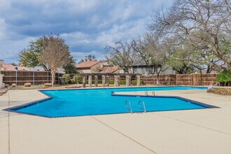 9145 Emberglow Ln in Dallas, TX - Building Photo - Building Photo