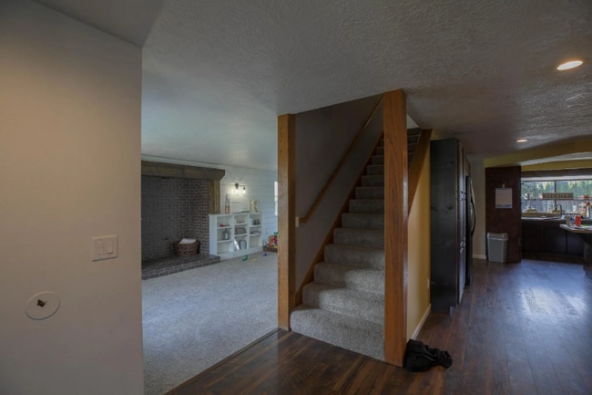 1555 SW Gilson Ct in McMinnville, OR - Foto de edificio - Building Photo