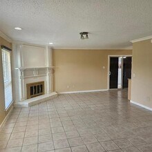 2221 Ridgedale Dr in Carrollton, TX - Foto de edificio - Building Photo