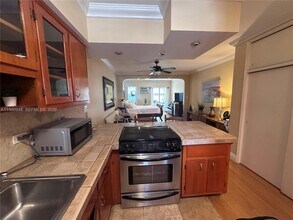 6580 Santona St in Miami, FL - Foto de edificio - Building Photo