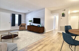 Aura Apartments in Huntsville, AL - Building Photo