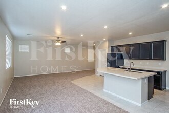 4515 Cradle Cliff St in North Las Vegas, NV - Foto de edificio - Building Photo