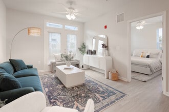 Joyfield Flats at Woodbridge in Woodbridge, VA - Building Photo - Interior Photo