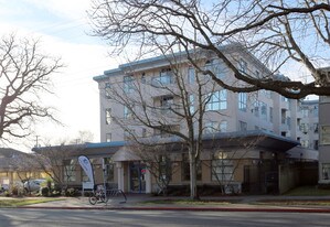 380 Cook St in Victoria, BC - Building Photo