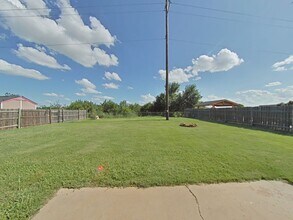 7512 SW Forest Ave in Lawton, OK - Foto de edificio - Building Photo