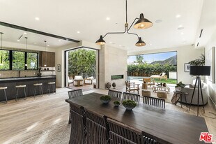 8566 Colgate Ave in Los Angeles, CA - Building Photo