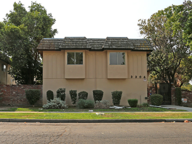 3306 E Sierra Madre Ave in Fresno, CA - Foto de edificio - Building Photo