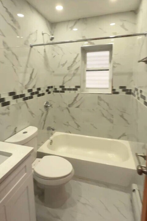 1805 Gleason Ave in Bronx, NY - Building Photo