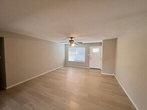 800 Monterrey Pl in Austin, TX - Building Photo - Building Photo