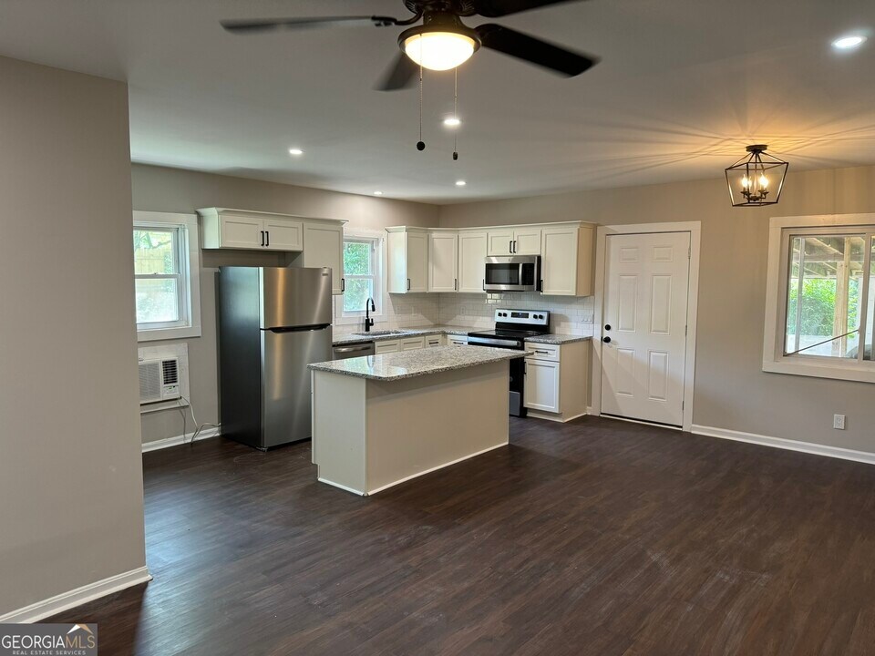 430 College St in Carrollton, GA - Building Photo