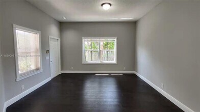 675 Maplewood Ct in Weston, FL - Building Photo - Building Photo