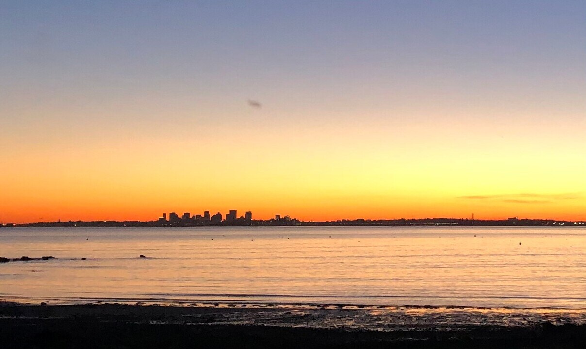 74 Puritan Rd, Unit #1 in Swampscott, MA - Foto de edificio