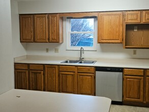 1555 Vista Ridge Dr in Miamisburg, OH - Building Photo - Building Photo