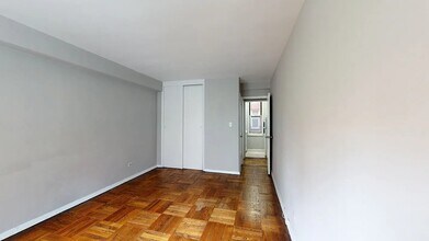 340 E 58th St, Unit 1A in New York, NY - Building Photo - Building Photo