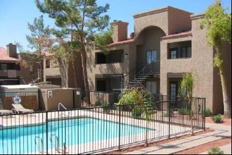 Goldcrest Apartments in Phoenix, AZ - Building Photo - Building Photo