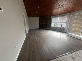 264 Knoll Dr in Bristol, VA - Building Photo