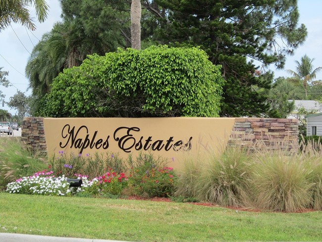 Naples Estates in Naples, FL - Foto de edificio - Building Photo