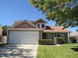 44621 Grove Ln in Lancaster, CA - Building Photo