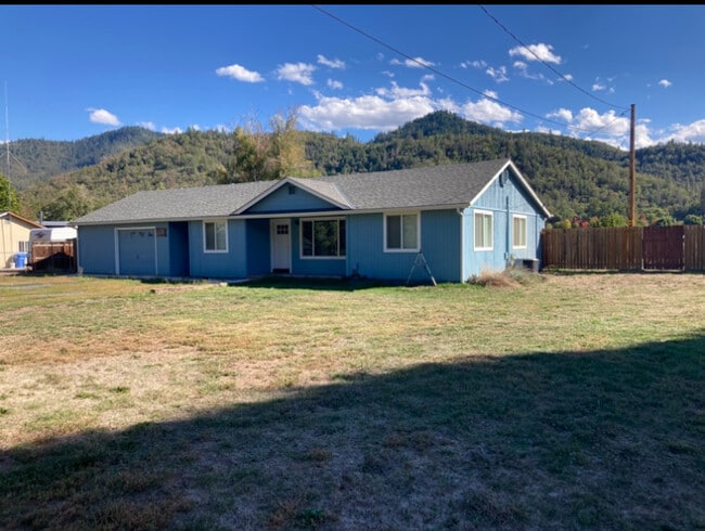 property at 2895 Rogue River Hwy