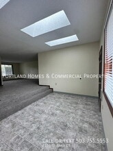 2336 SE Nash Ct in Troutdale, OR - Building Photo - Building Photo