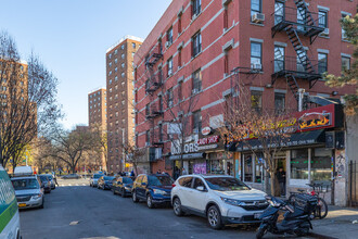 172 E 103rd St in New York, NY - Foto de edificio - Building Photo