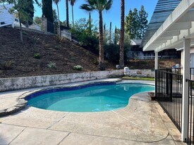 23062 Conde Dr in Santa Clarita, CA - Building Photo