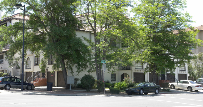 2178 Pacheco St in Concord, CA - Foto de edificio - Building Photo