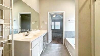 5114 Topaz Bnd in San Antonio, TX - Building Photo - Building Photo