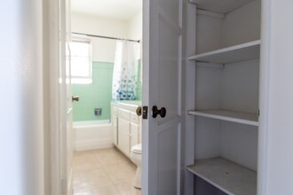 11066 Mississippi Ave-Unit -11066 in Los Angeles, CA - Building Photo - Building Photo